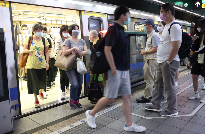数字の台湾（2020-06-15）台湾の性比は女性100：男性98.3、2020年4月時点