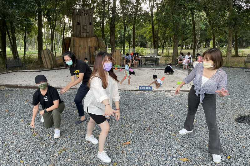 きょうのキーワード（2021-10-22）「一二三、木頭人（木の人形）」：世界共通の子供の遊び