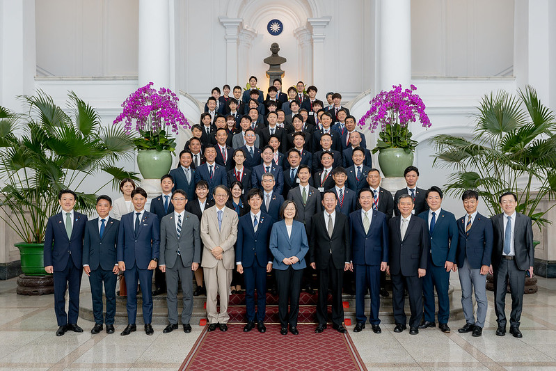 対外関係 - 2023-08-23_蔡・総統、日本自民党青年局海外研修団の表敬を受ける