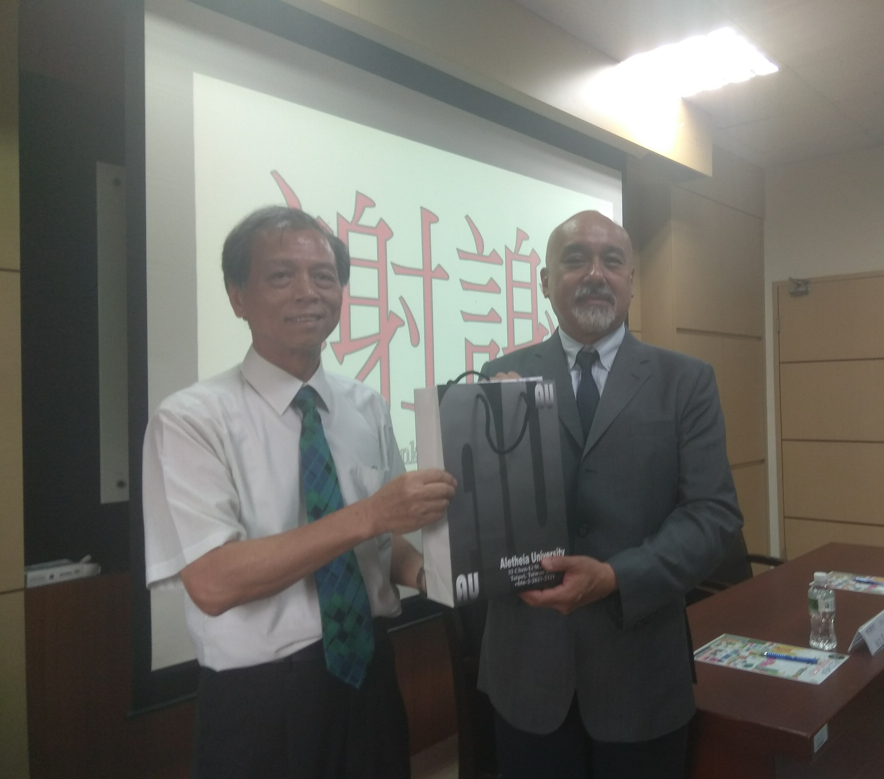 ようこそT-roomへ　真理大学、多摩大学交流イベント
