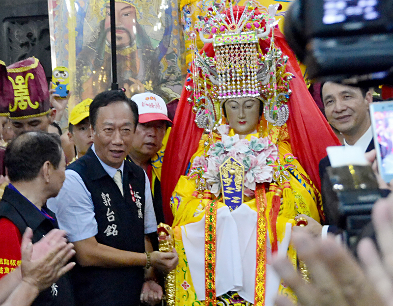 台湾経済最前線（2017/10/12）中国大陸から湄洲媽祖が台湾に  鴻海精密の郭台銘・会長が尽力