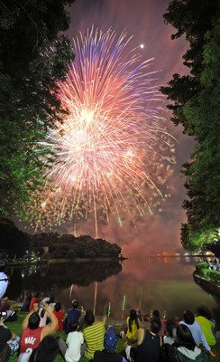 旧暦三月は媽祖の月、台北は媽祖花火大会