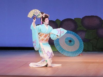 台北文化センター、朱・主任の夫人が日舞で魅了