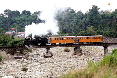 阿里山鉄道、SLでAPHTROを歓迎