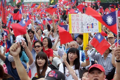 新党、集会で民主と法治の回復訴える