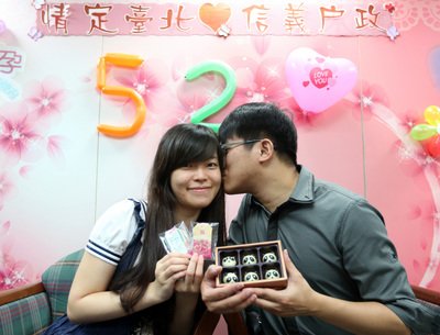 内政部：婚姻率上昇、出生率も