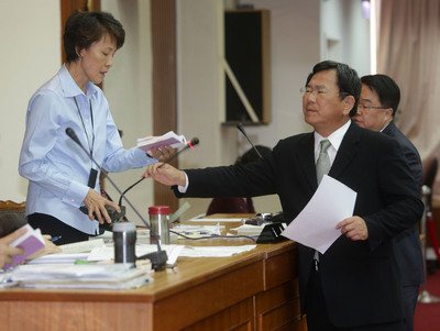 自由経済示範区条例、審議滞る