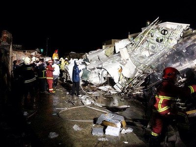 復興航空機が澎湖で不時着失敗、47人死亡か