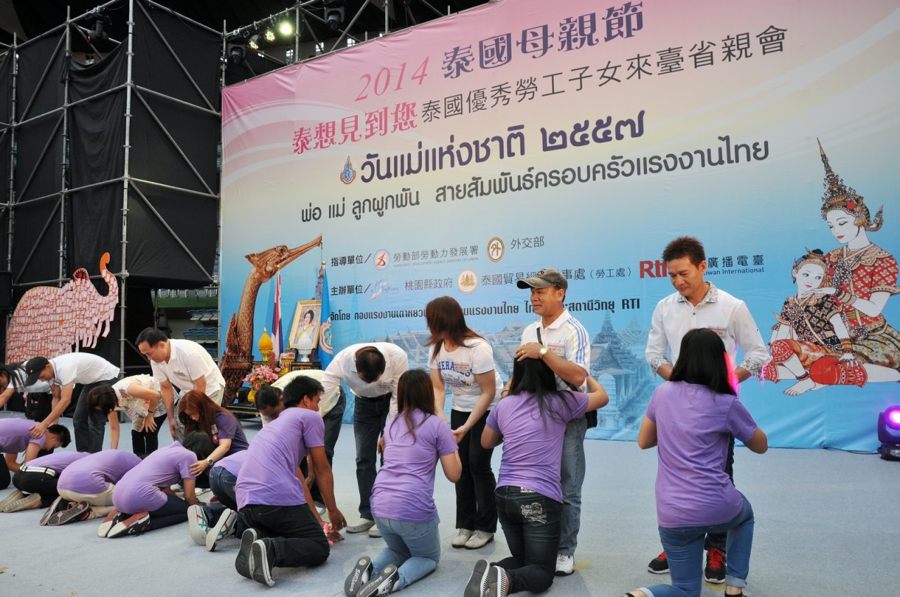 タイ人労働者、子女とうれし涙の再会