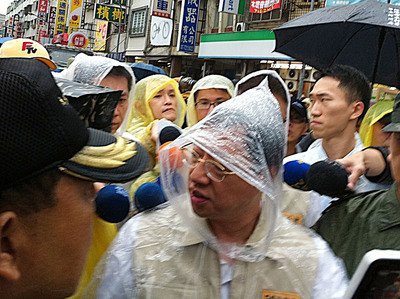 江・行政院長、高雄爆発事故現場を視察