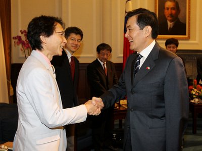 総統：両岸相互訪問は友好のみならず