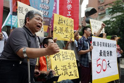 行政院、「最低賃金調整」案を承認