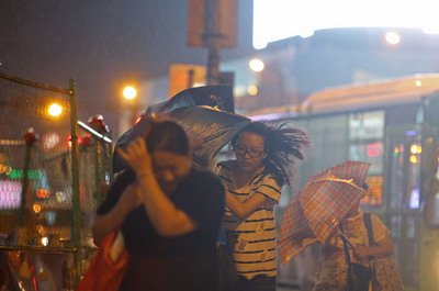 台風16号は東海岸線に沿って北上、死者１