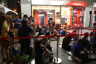 iPhone 6が台湾で発売、徹夜組も