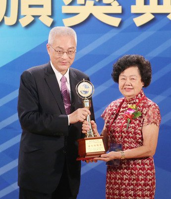 海外の中国語教師を称える「海外師鐸賞」表彰式開催