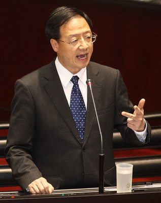 行政院長、違法食品の全国的摘発を宣言