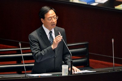 行政院長、来年は元日から4連休に決定