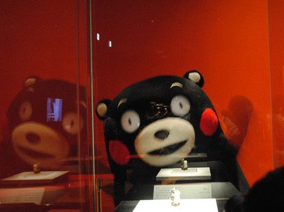 「くまモン」、神品至宝展で「人と熊」鑑賞