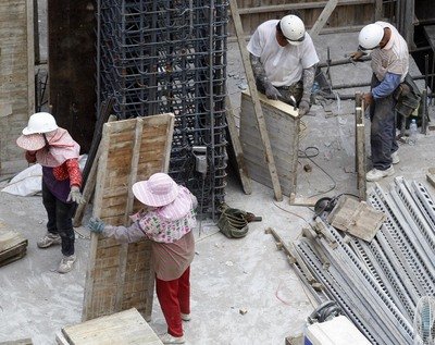 行政院、労災保険法草案を承認