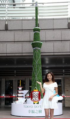 1/100の東京スカイツリーが台北101に登場