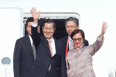 蕭・前副総統、APECで北京到着