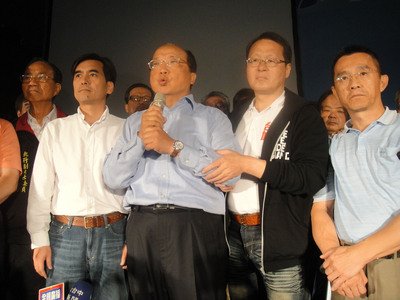 国民党公認候補、相次いで敗北宣言