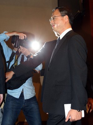 国民党大敗を受けて内閣総辞職
