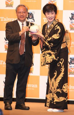 台日のワーホリ、ビザ手数料免除へ