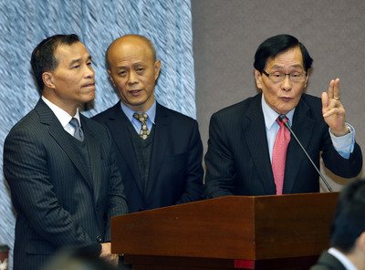 行政院「高鐵を接収、運行は止まらず」