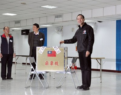 国民党の主席に朱立倫氏、習近平氏も祝電