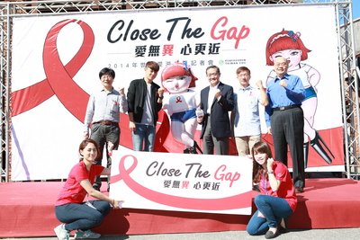 エイズ感染の外国人送還の規定を撤廃