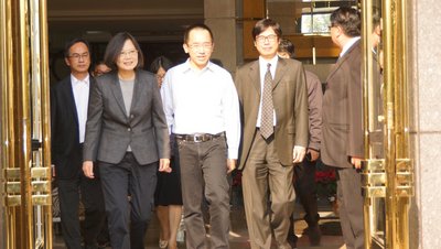 民進党の蔡・主席、陳・前総統を見舞う