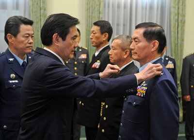 馬・総統、志願兵制度推進の姿勢を強調
