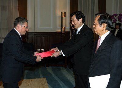 ホンジュラス大使、馬総統に信任状捧呈