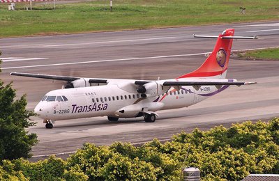 復興航空機が台北で離陸直後墜落、12死30不明