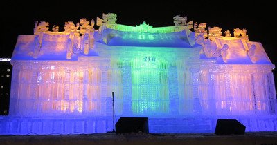 札幌雪まつりに「行天宮」の大氷像