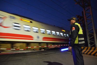 総統、台鉄運転士抗議問題の早期解決指示