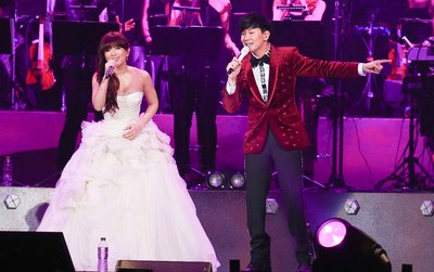 浜崎あゆみさん登場で台北アリーナ沸く