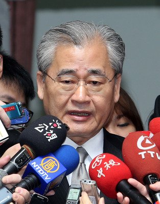中共の新航空路延期、不満も受け入れへ