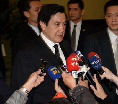 馬・総統、リー元首相家族追悼会に参列