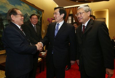 総統、アジア「四小龍」トップの成長維持に期待