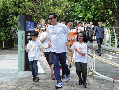 馬・総統、子供の権利重視を呼びかけ