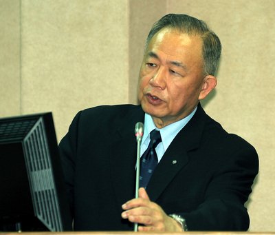 国防部 「6割の回答者は志願兵制に賛同」