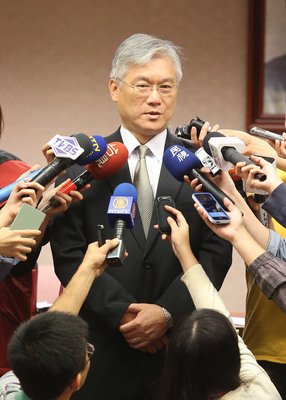 夏・主委：大陸客の乗り継ぎは大陸側次第　