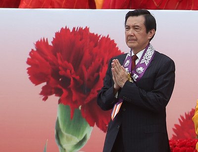 馬・総統が歌で亡き母に感謝(母の日)