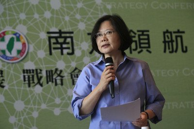 総統選は「女の戦い」？蔡・主席「台湾人民の選択」