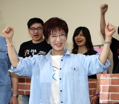 洪・副院長、総統選党内予備選届出完了