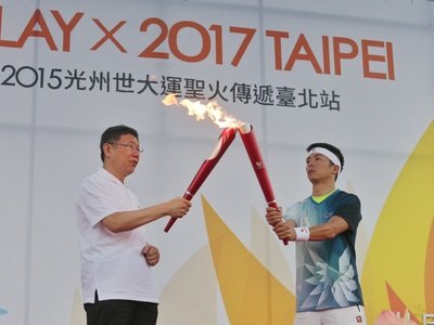 台北市でユニバーシアードの聖火リレー
