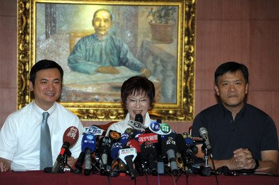 洪秀柱「健康状態良好、総統選退かず」