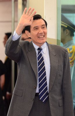 馬・総統、中米3カ国歴訪に出発